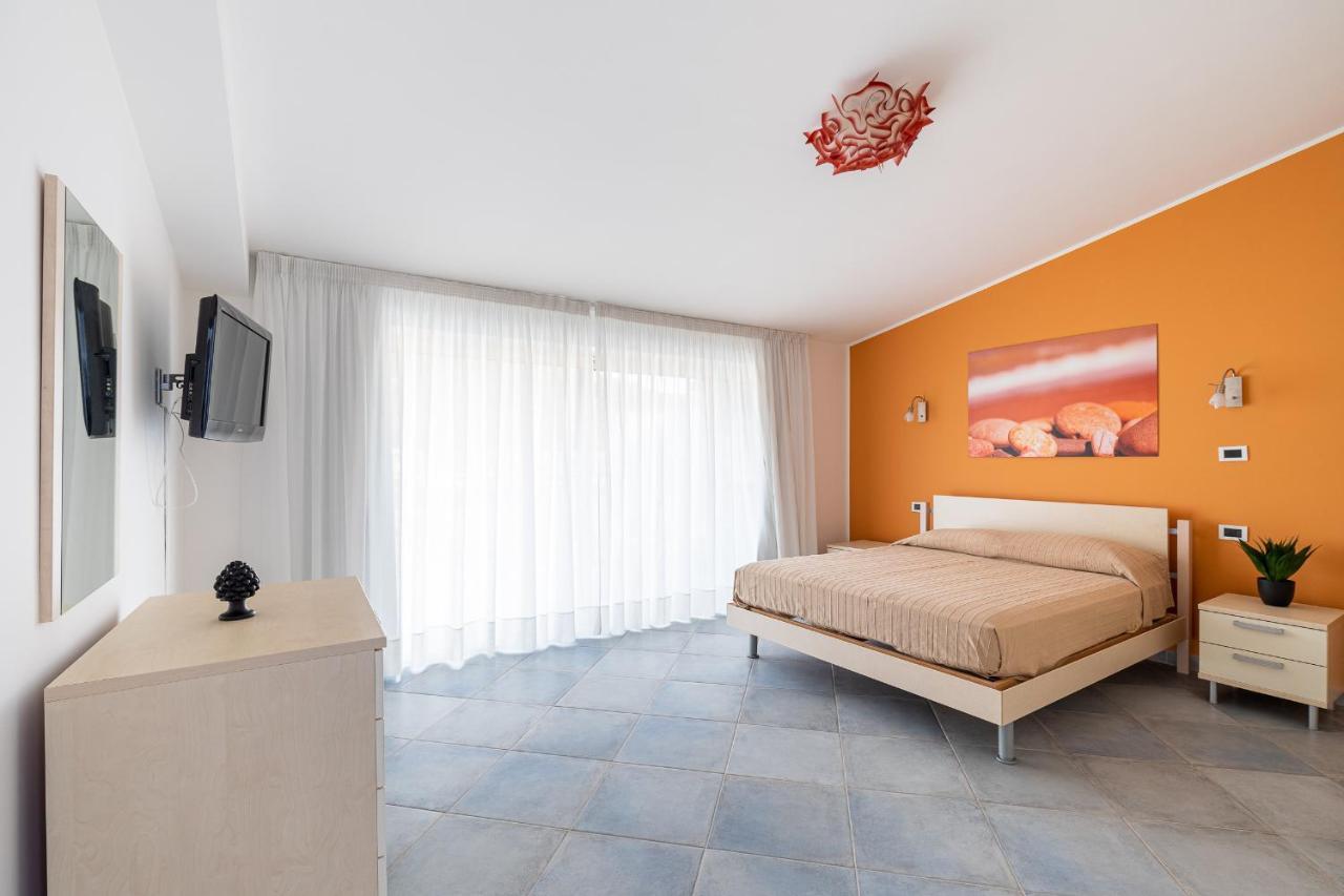 Terraces D'Orlando - Family Apartments With Sea View And Pool Capo dʼOrlando Buitenkant foto